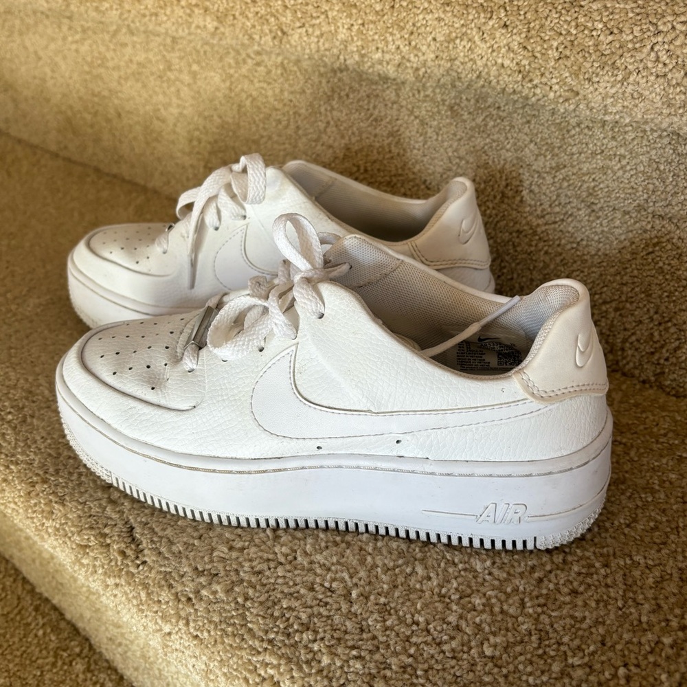 NIKE Air Force 1